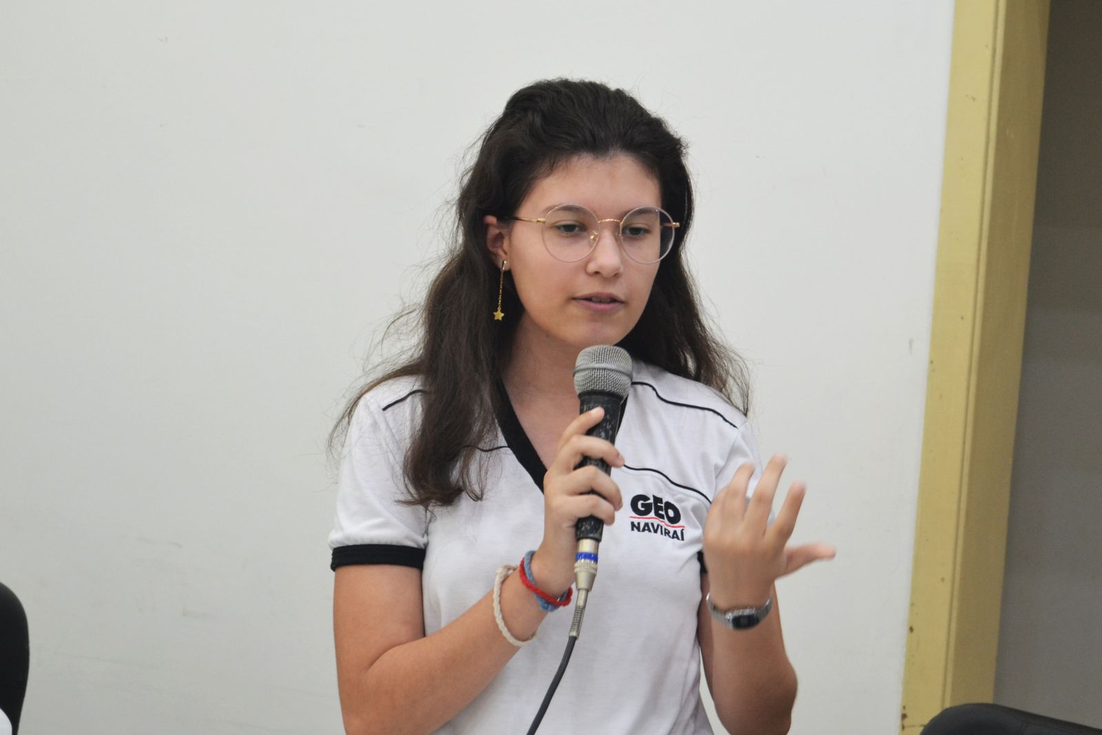 vereadora Fernanda Galhardo Carneiro fazendo uso da palavra 