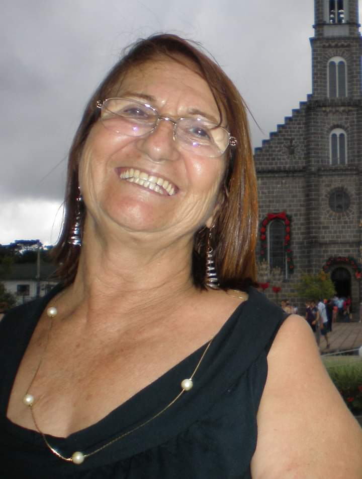 Professora Azená Ricco de Freitas.